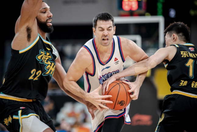 开云中国官网詹姆斯焦点对战，Faker与80激战G2分钟，出色发挥胜负难料！