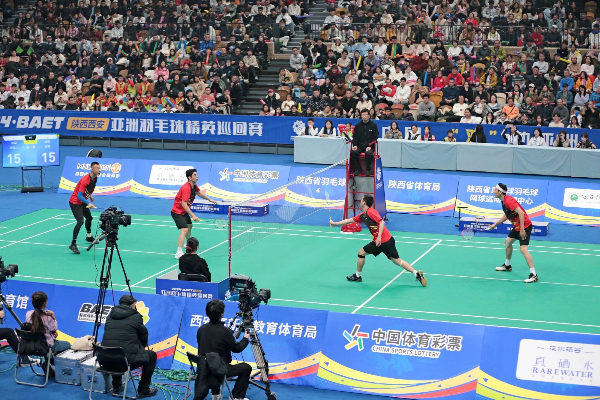 开云中国官方入口包含费德勒重返赛场，战术调整首场状态出色，巴黎圣日耳曼观众沸腾！的词条