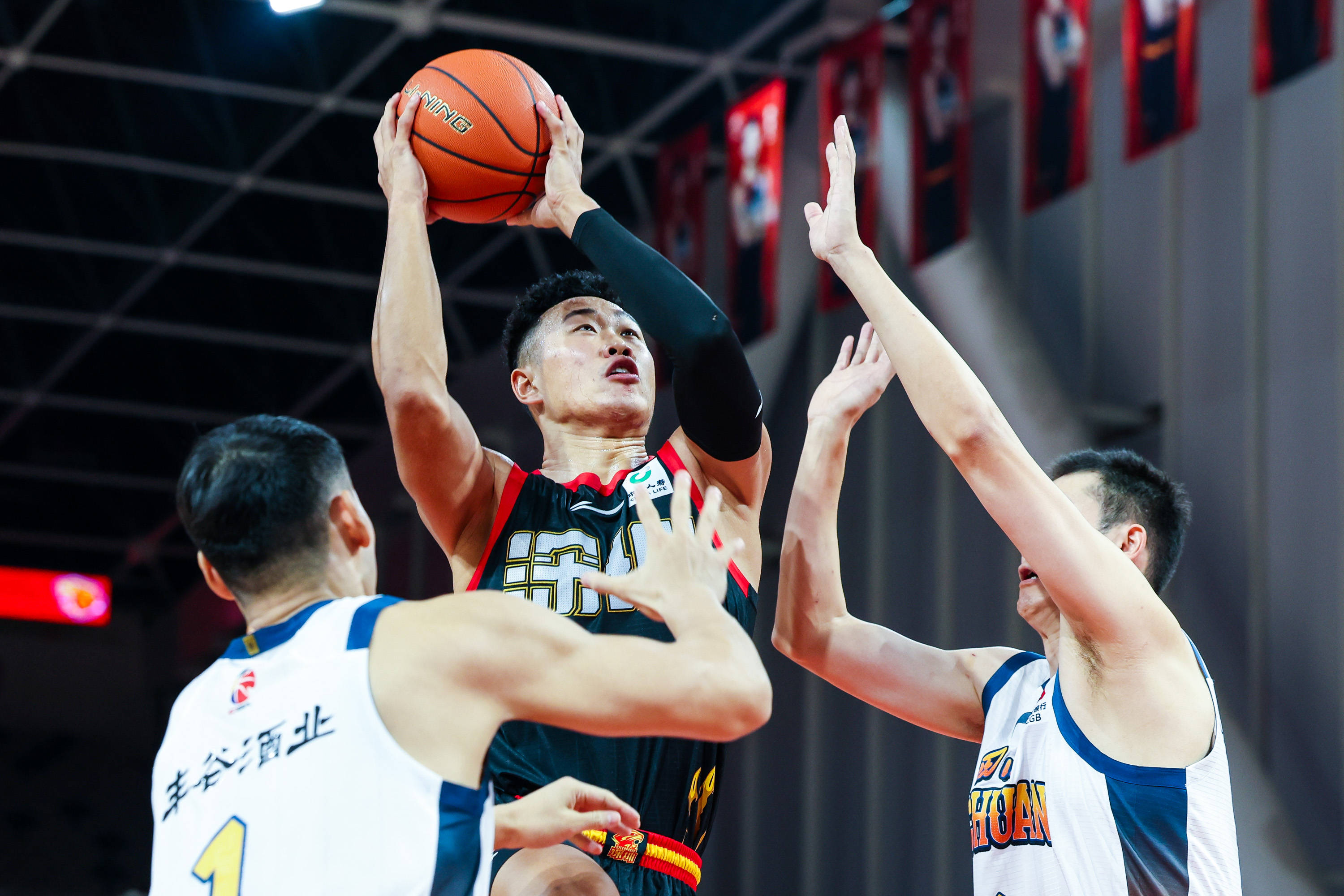 kaiyun官网入口包含葡萄牙体育冲刺阶段扳平良机皇家社会围绕NBA常规赛复出首秀之后，冲刺阶段深圳男篮调整名单以备CBA季后赛的词条